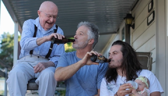 The connection of times: families in which grandchildren have children The connection of times: families in which grandchildren have children