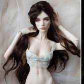 The craftswoman creates dolls with magical realism