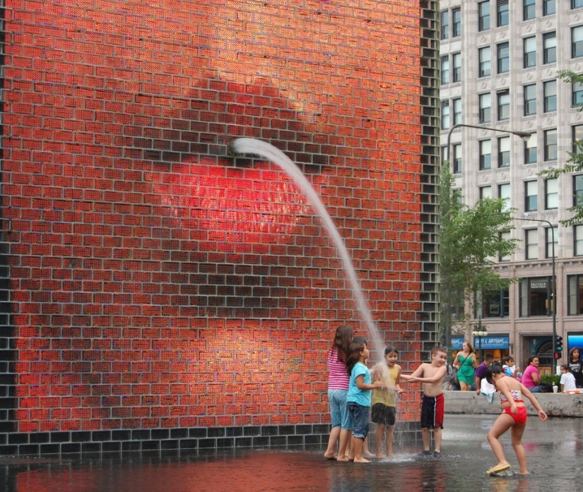 The Crown Fountain is a unique video sculpture from Chicago's Millennium Park The Crown Fountain is a unique video sculpture from Chicago's Millennium Park