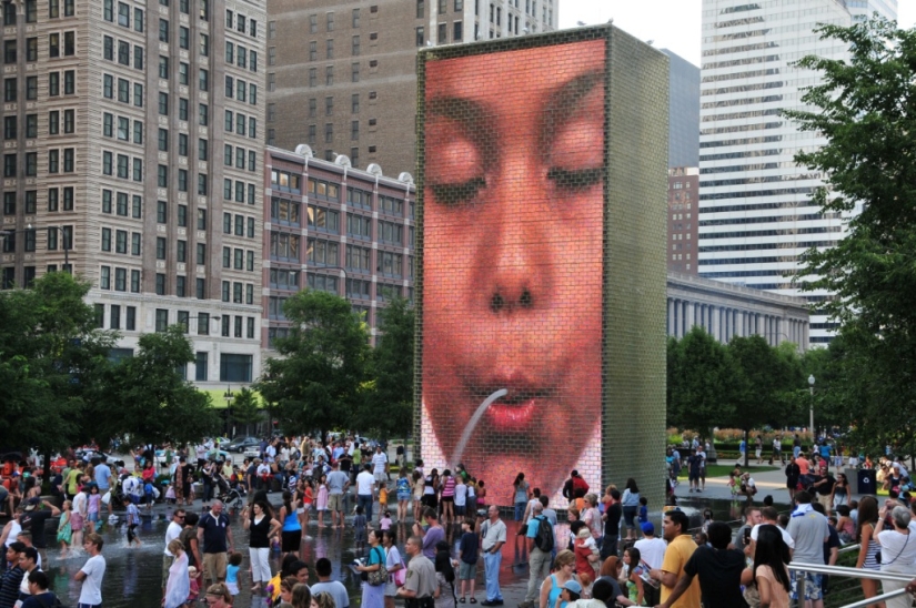 The Crown Fountain is a unique video sculpture from Chicago's Millennium Park The Crown Fountain is a unique video sculpture from Chicago's Millennium Park
