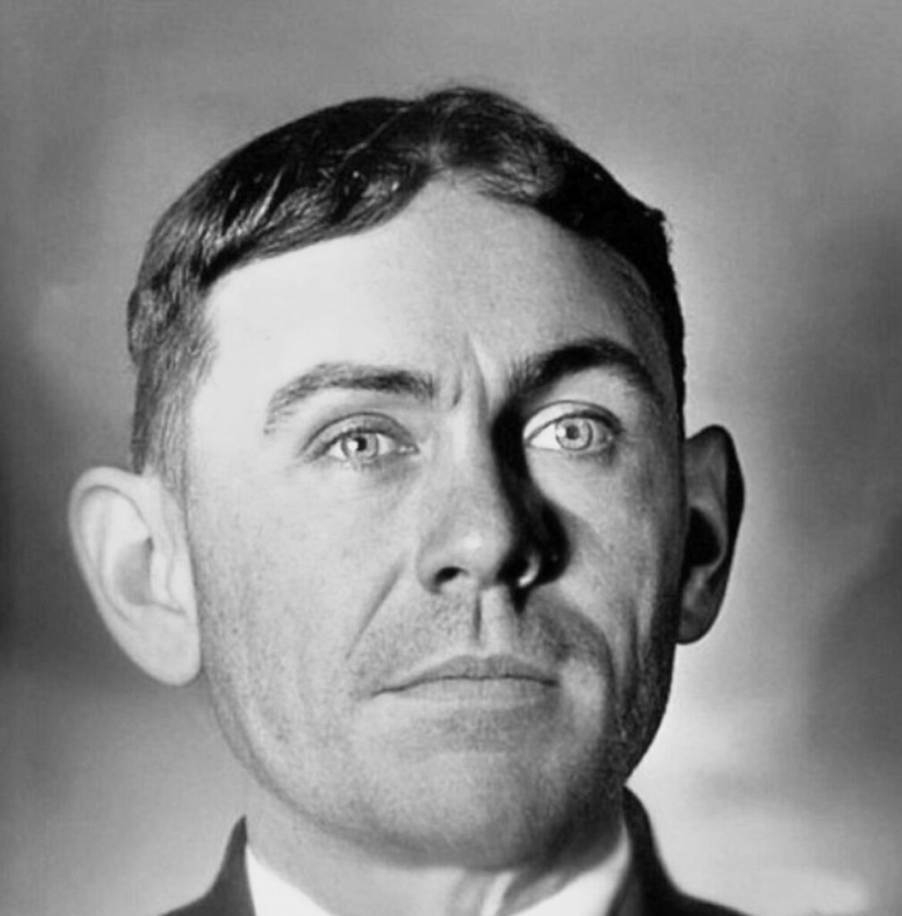 The Eerie Secret of the Lawson Family Photograph