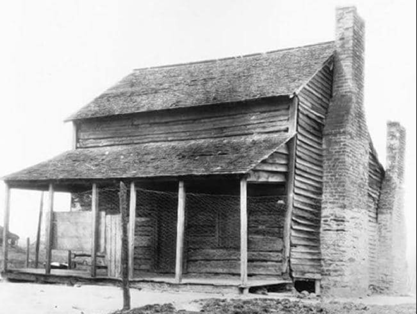 The Eerie Secret of the Lawson Family Photograph