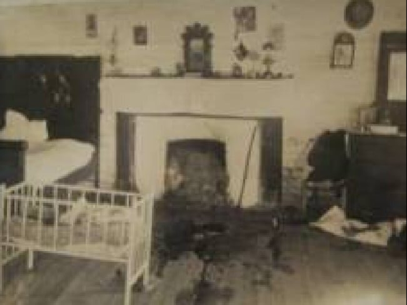 The Eerie Secret of the Lawson Family Photograph