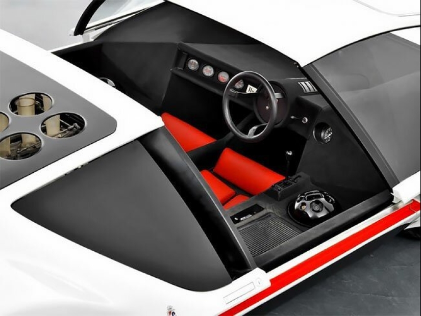 The elegance of retro-futurism: Italian car of the future in 1970 The elegance of retro-futurism: Italian car of the future in 1970