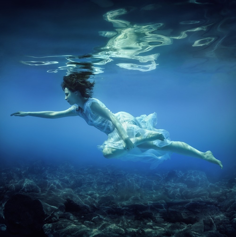 The Element of Water and the Beauty of the Female Body in Dmitry Laudin&#39;s Photographs