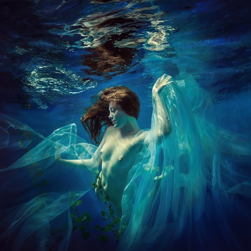 The Element of Water and the Beauty of the Female Body in Dmitry Laudin&#39;s Photographs
