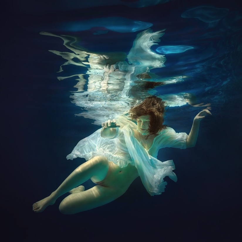 The Element of Water and the Beauty of the Female Body in Dmitry Laudin&#39;s Photographs