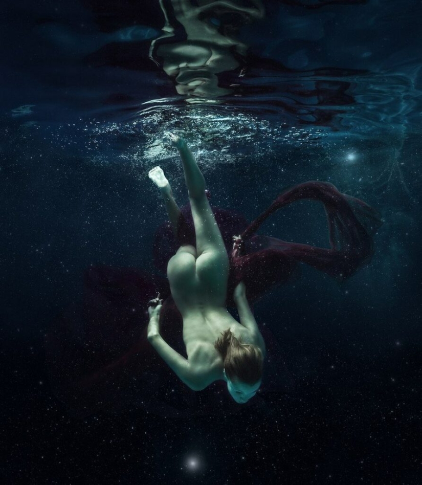 The Element of Water and the Beauty of the Female Body in Dmitry Laudin&#39;s Photographs