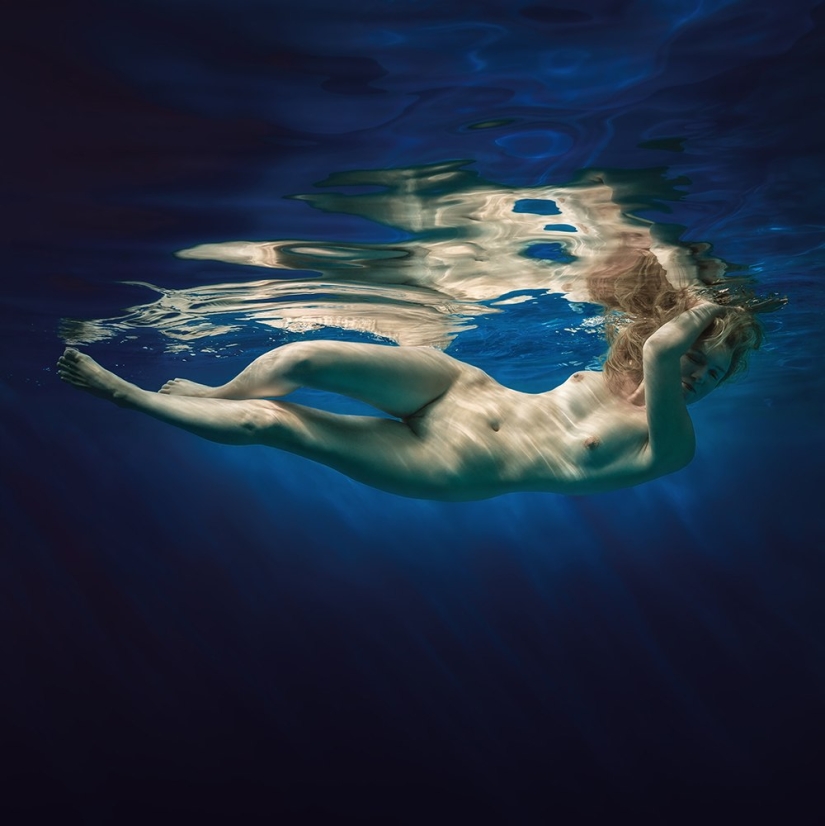 The Element of Water and the Beauty of the Female Body in Dmitry Laudin&#39;s Photographs