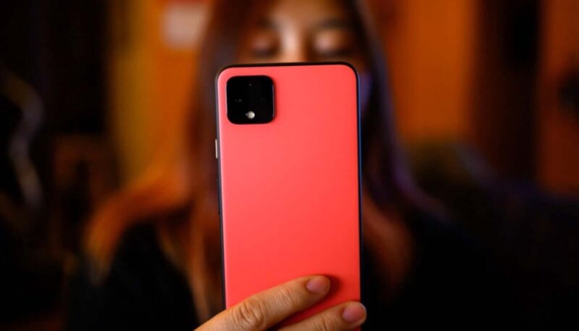 The expert does not recommend mindlessly giving apps access to the functions of the smartphone The expert does not recommend mindlessly giving apps access to the functions of the smartphone