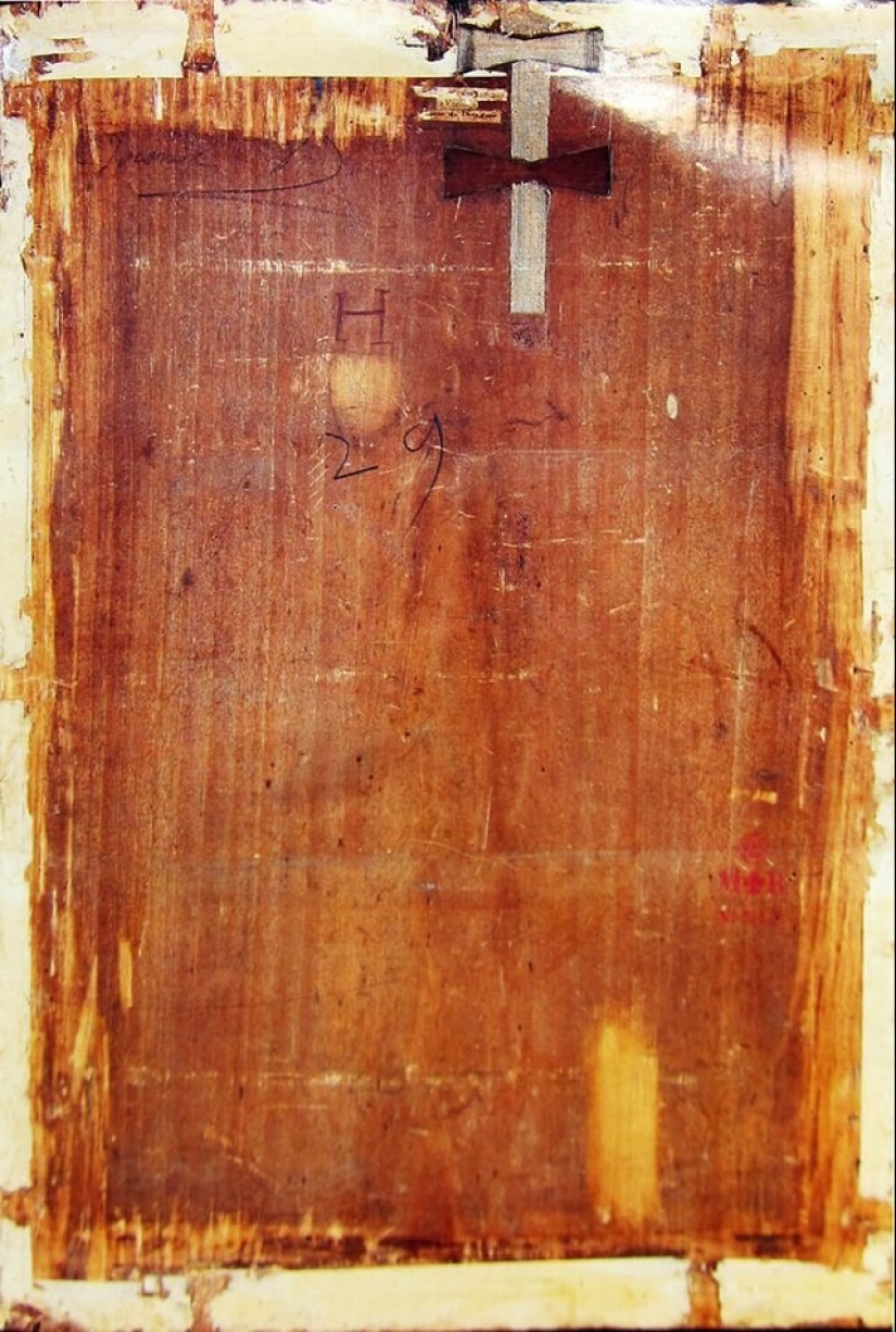 The familiar world shown with an unusual angle The familiar world shown with an unusual angle