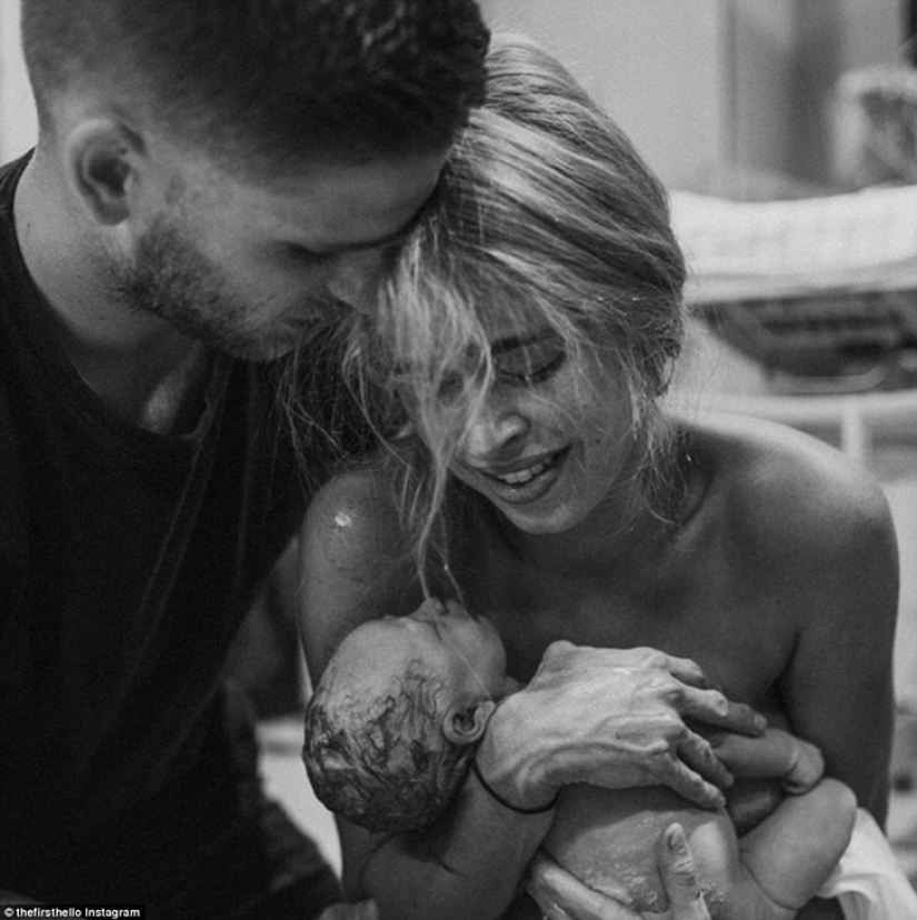 The First "Hello": A Photo Project About the First Meeting of a Mother and Baby