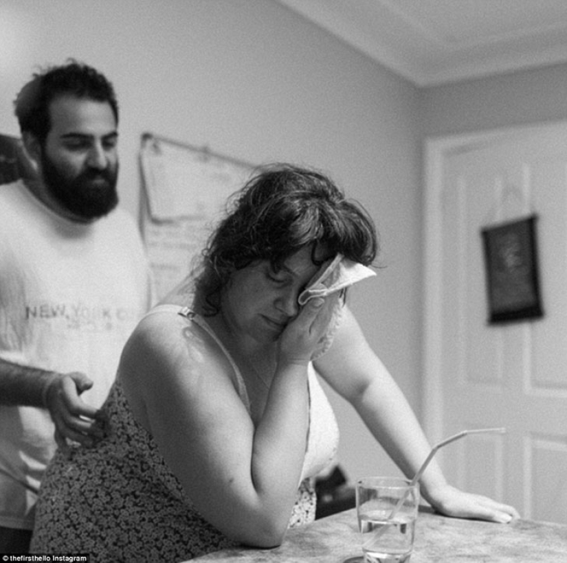 The First "Hello": A Photo Project About the First Meeting of a Mother and Baby