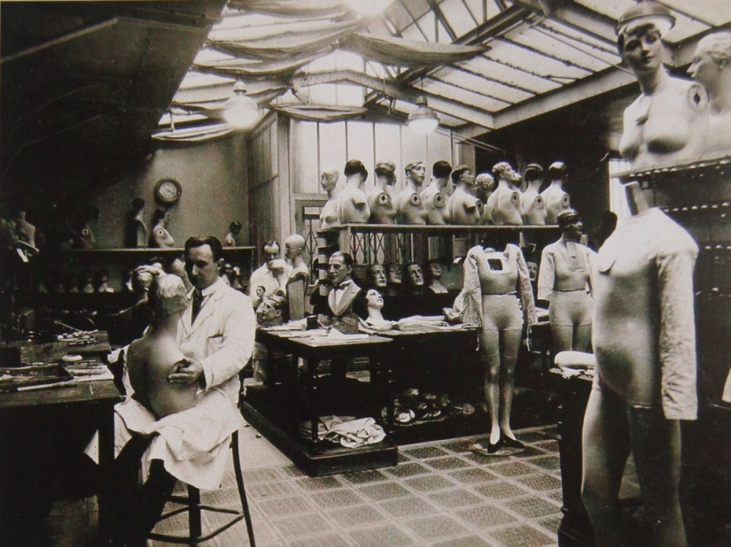 The Frightening Beauty of Pierre Imans&#39; Realistic Mannequins