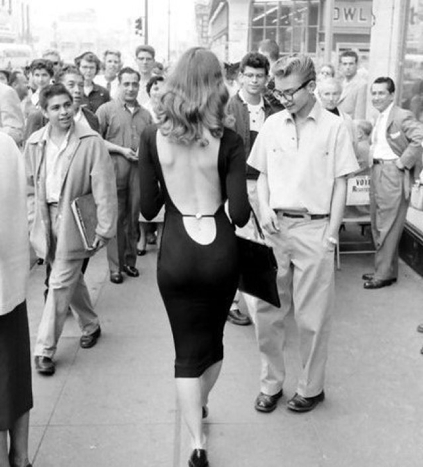 The history of women's cleavage: from police control, to complete permissiveness The history of women's cleavage: from police control, to complete permissiveness