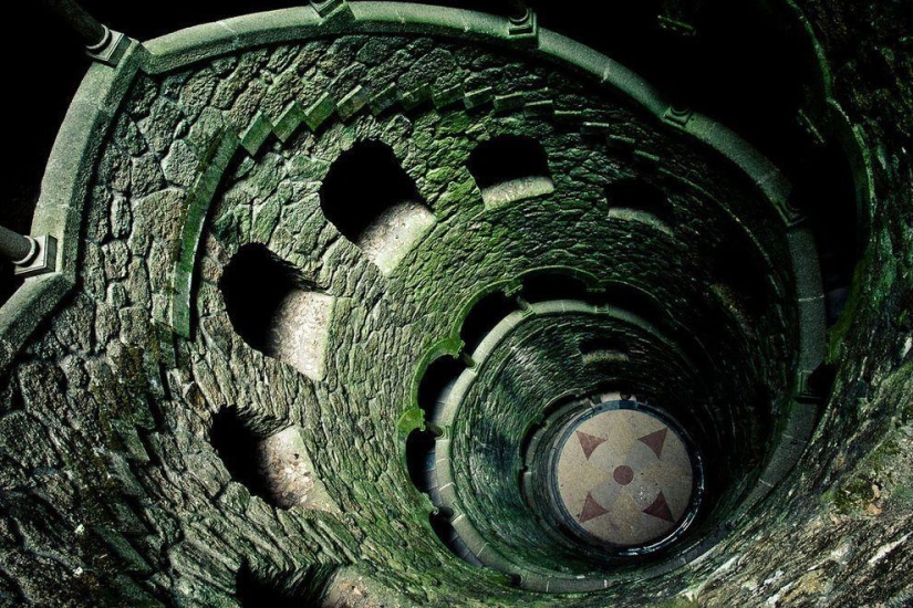 The inverted tower of the Freemasons: the well Dedication The inverted tower of the Freemasons: the well Dedication