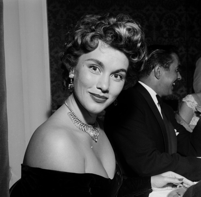 The Kiss of Death, or The story of one photo taken minutes before the tragedy