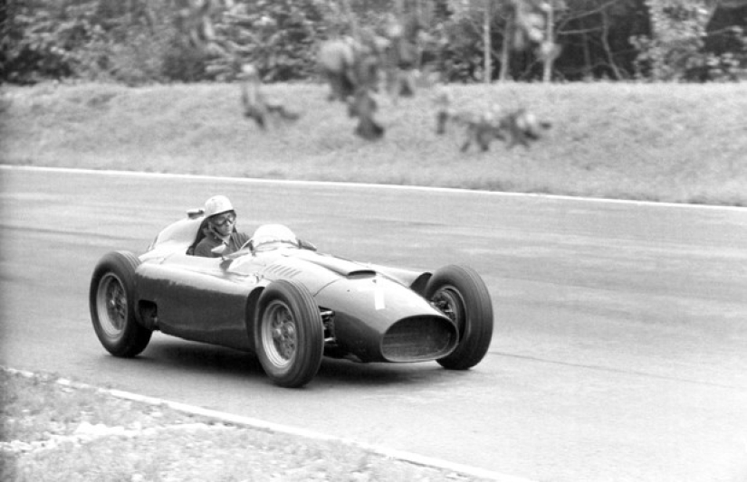 The Kiss of Death, or The story of one photo taken minutes before the tragedy