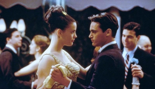 The Love Story of Joaquin Phoenix and Liv Tyler: Between Light and Shadows