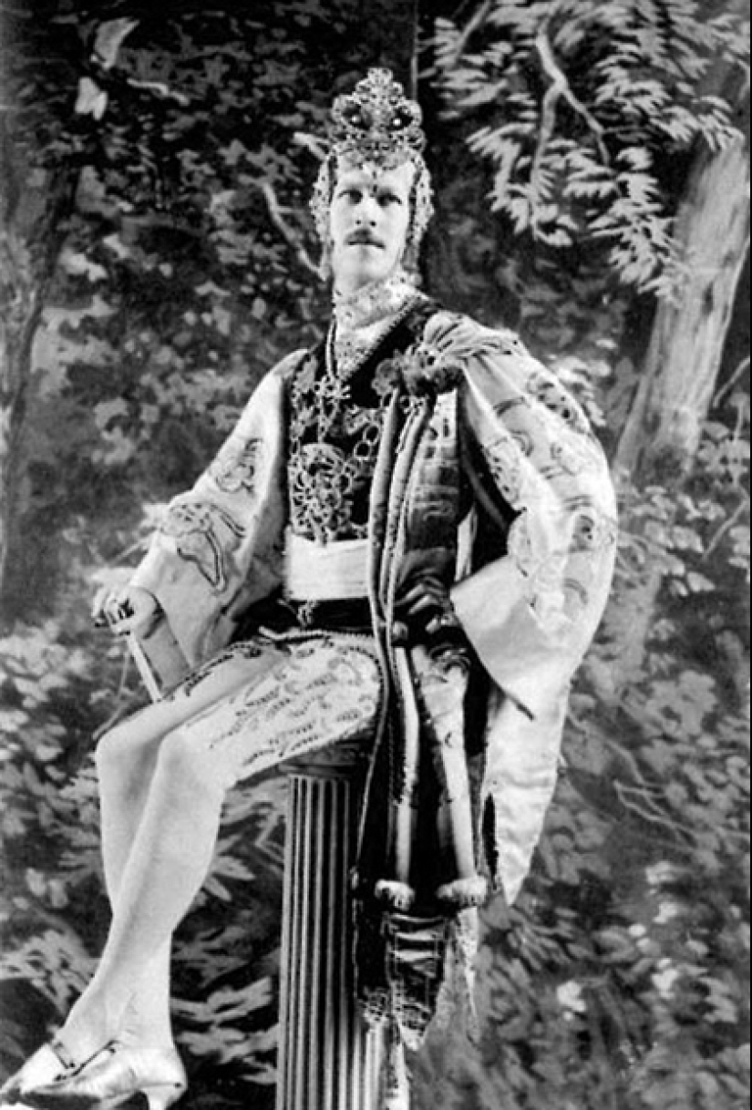 The Mad Marquis Henry Cyril Paget and his "Theatre of Joy" The Mad Marquis Henry Cyril Paget and his "Theatre of Joy"