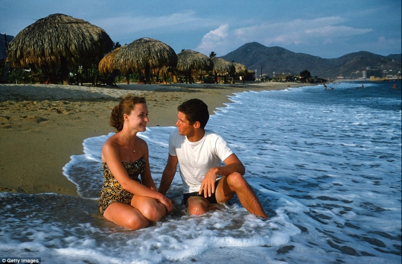 The Mexican Riviera of the 1950s, when Acapulco was not yet the fiefdom of drug dealers