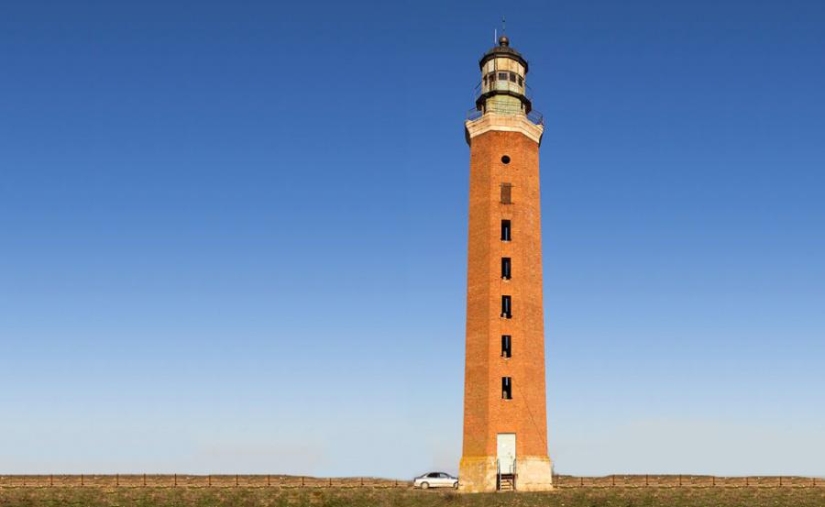 The miracle in the desert: both in 30 km from the sea near Astrakhan appeared lighthouse The miracle in the desert: both in 30 km from the sea near Astrakhan appeared lighthouse