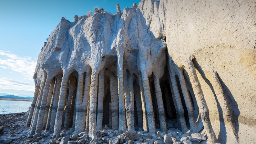 The Mystery of the Columns of California's Lake Crowley