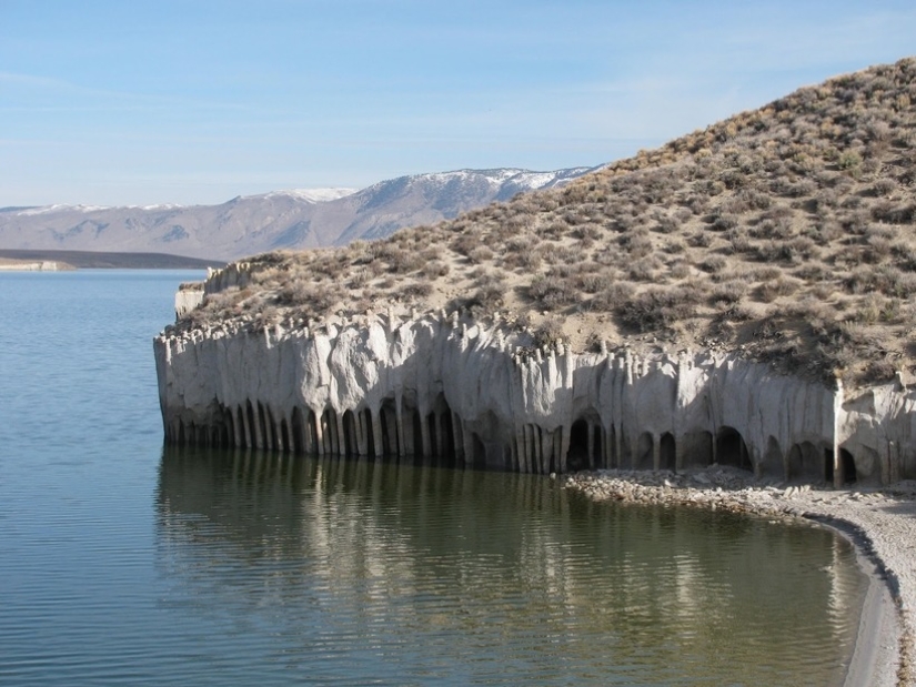 The Mystery of the Columns of California's Lake Crowley