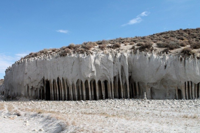 The Mystery of the Columns of California's Lake Crowley