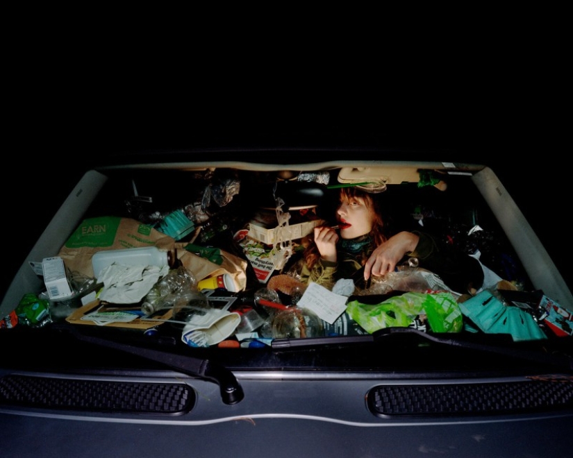 The photographer filled up the apartments of friends with garbage to show what we are doing with the planet