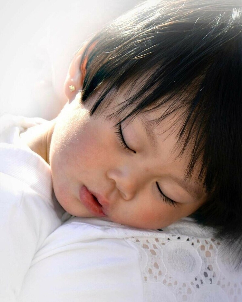 The photographer has shown how the childhood in different parts of the world The photographer has shown how the childhood in different parts of the world