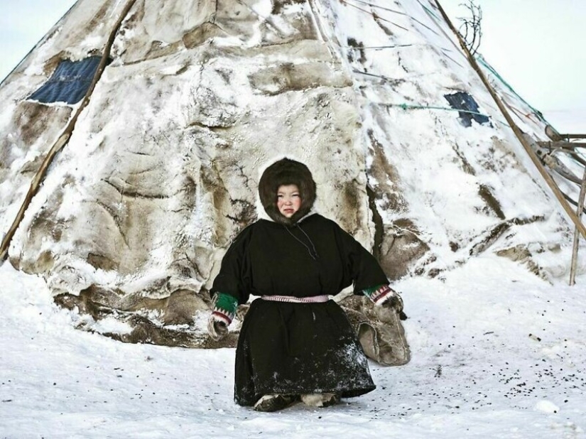 The photographer has shown how the childhood in different parts of the world The photographer has shown how the childhood in different parts of the world
