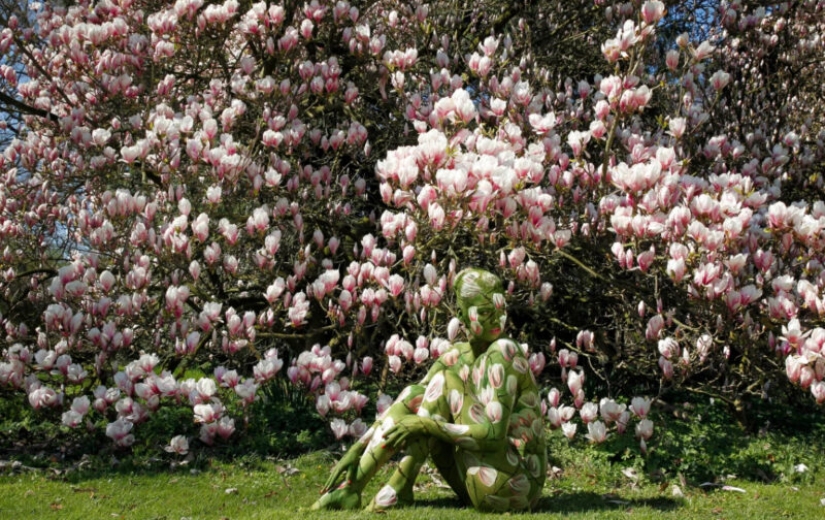 The photographer hides nude models in his landscape works. Can you find them? The photographer hides nude models in his landscape works. Can you find them?