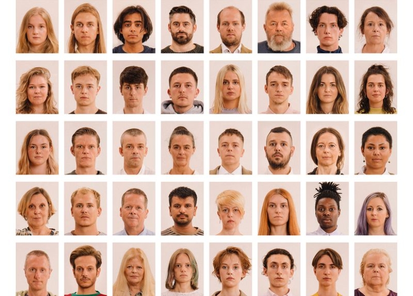 The photographer made fun of a standard passport photo: that's what chaos is happening behind the scenes The photographer made fun of a standard passport photo: that's what chaos is happening behind the scenes