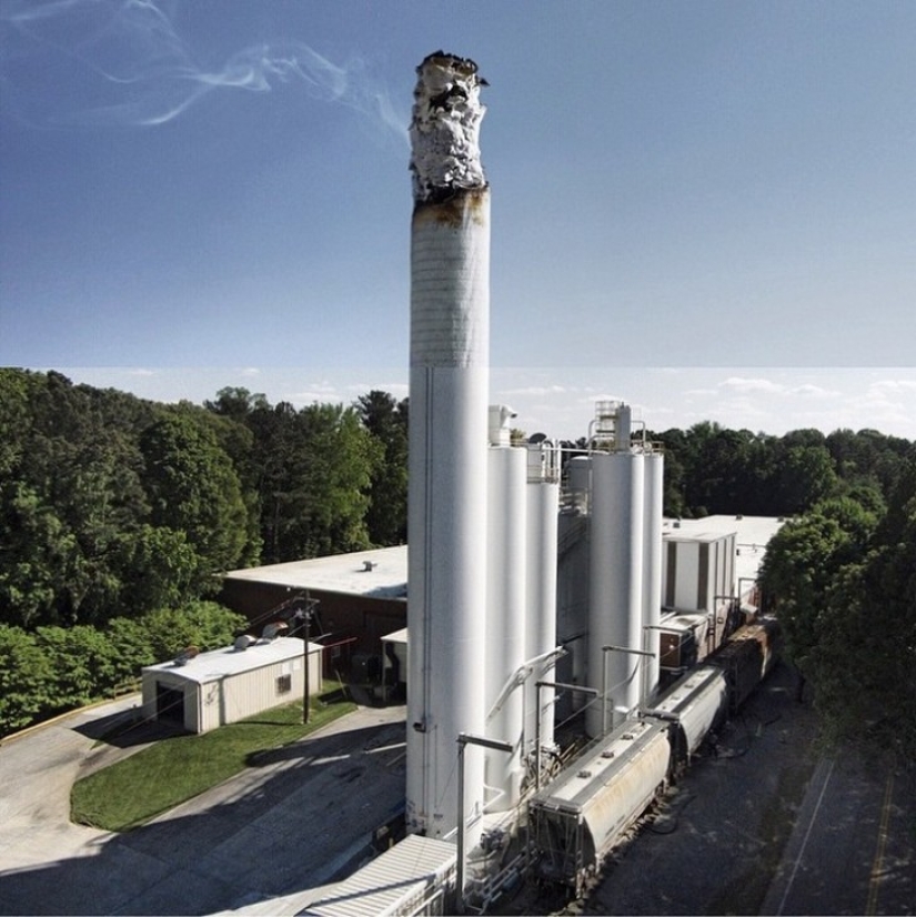 The photographer simply combines two pictures and gets a damn cool result! The photographer simply combines two pictures and gets a damn cool result!