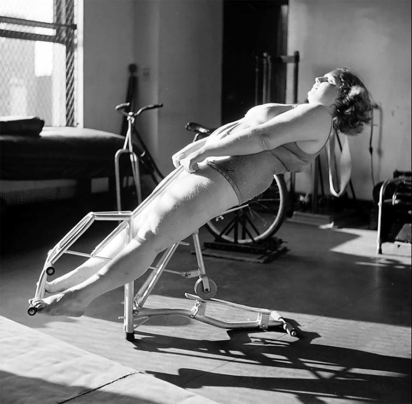 The plague of overweight: a LIFE story about weight loss American women Dorothy