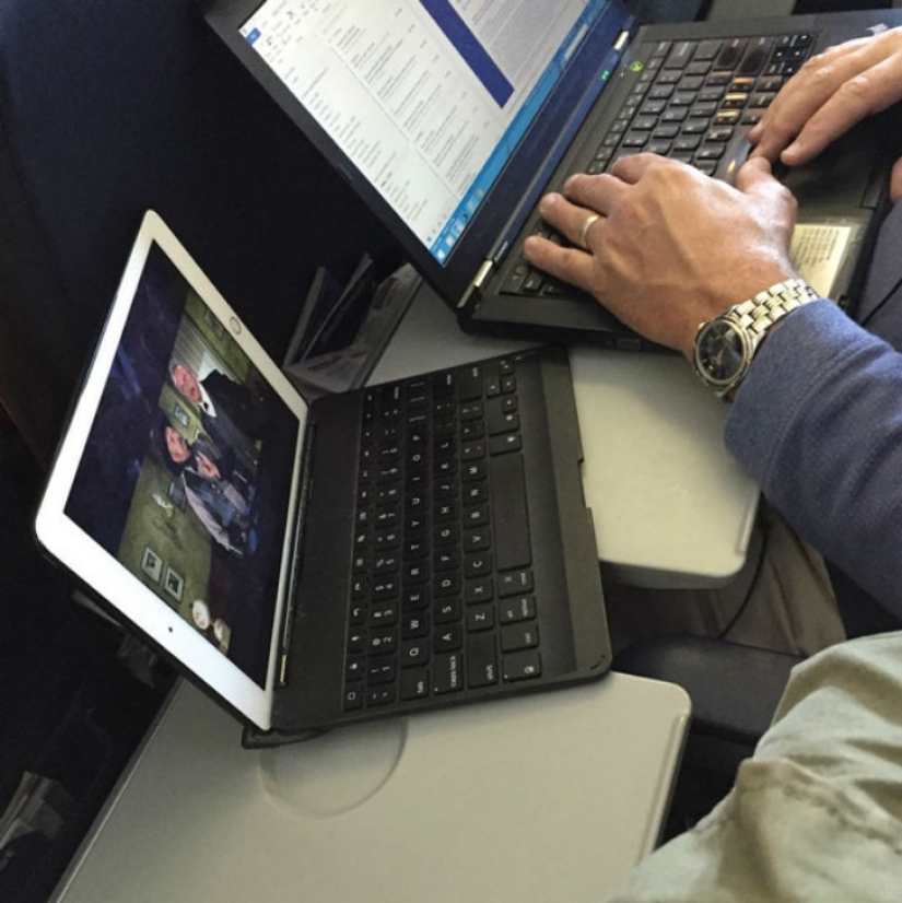 The scariest plane companions you can imagine The scariest plane companions you can imagine