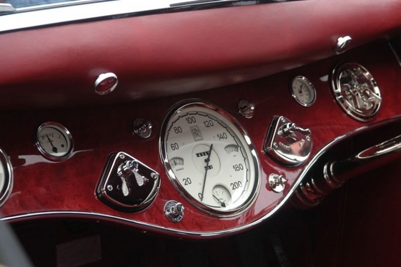 The sexiest car in the world: the unique Rolls Royce Phantom The sexiest car in the world: the unique Rolls Royce Phantom