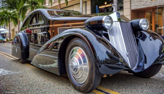 The sexiest car in the world: the unique Rolls Royce Phantom