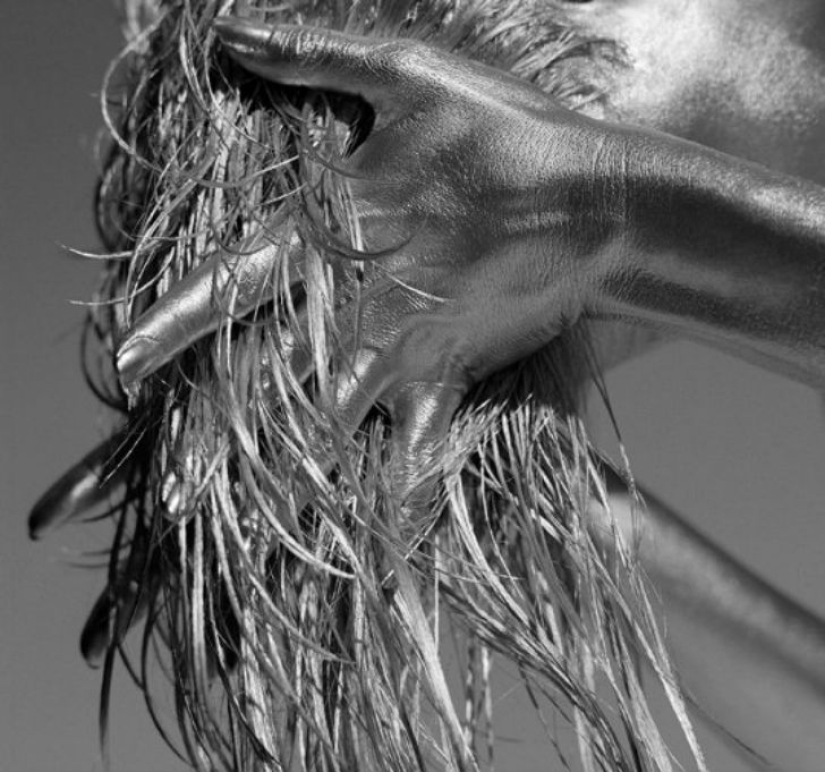 The silver path to the world of eroticism and beauty The silver path to the world of eroticism and beauty