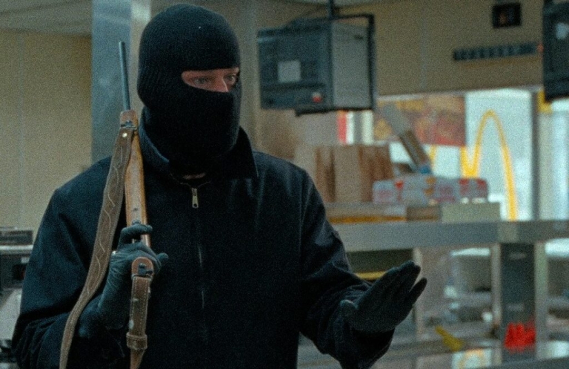 The true story of robber Jeffrey Manchester, who hid on the roof of a toy store.