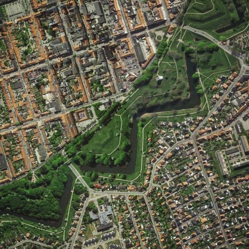 The virtual globe: 30 interesting locations with Google Earth The virtual globe: 30 interesting locations with Google Earth