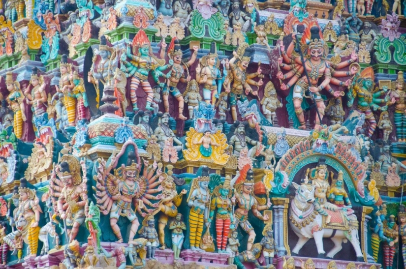 The walls of this Indian temple consist of thousands of sculptures The walls of this Indian temple consist of thousands of sculptures