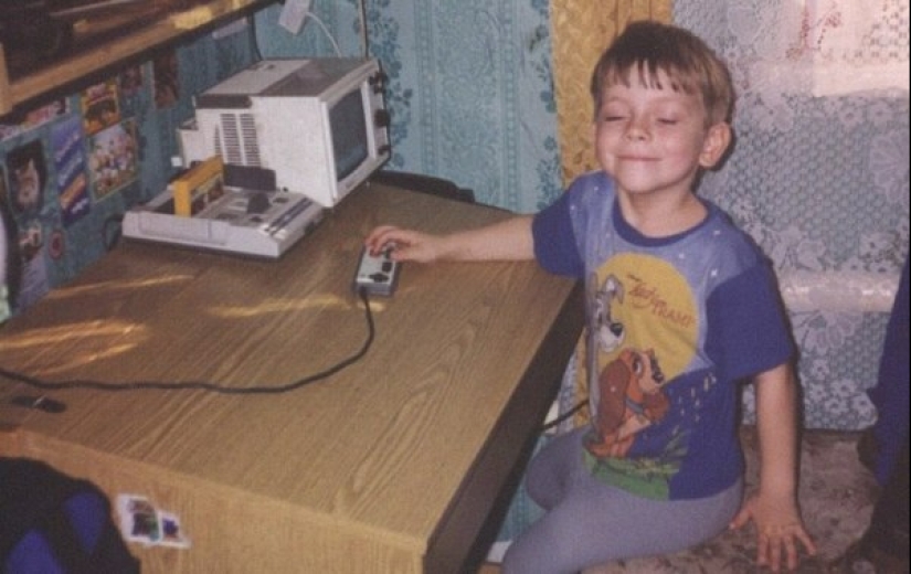 "The whole country is drinking, and I'm playing Dendy" "The whole country is drinking, and I'm playing Dendy"