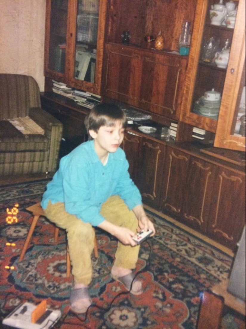 "The whole country is drinking, and I'm playing Dendy" "The whole country is drinking, and I'm playing Dendy"