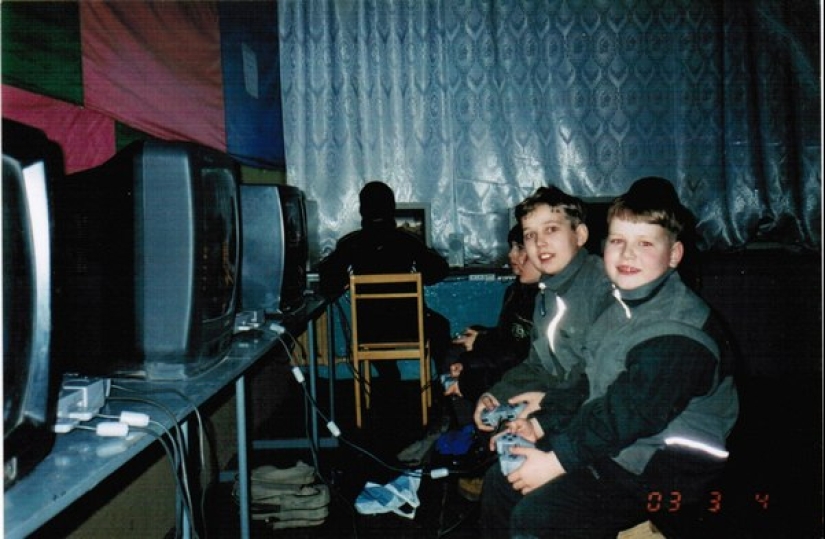 "The whole country is drinking, and I'm playing Dendy" "The whole country is drinking, and I'm playing Dendy"