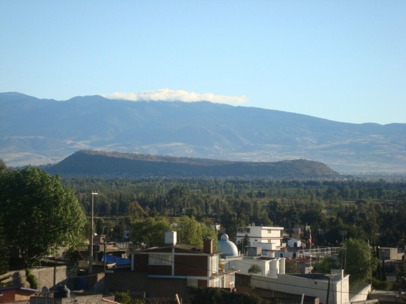 The Xico Crater is a grandiose natural wonder on the outskirts of Mexico City