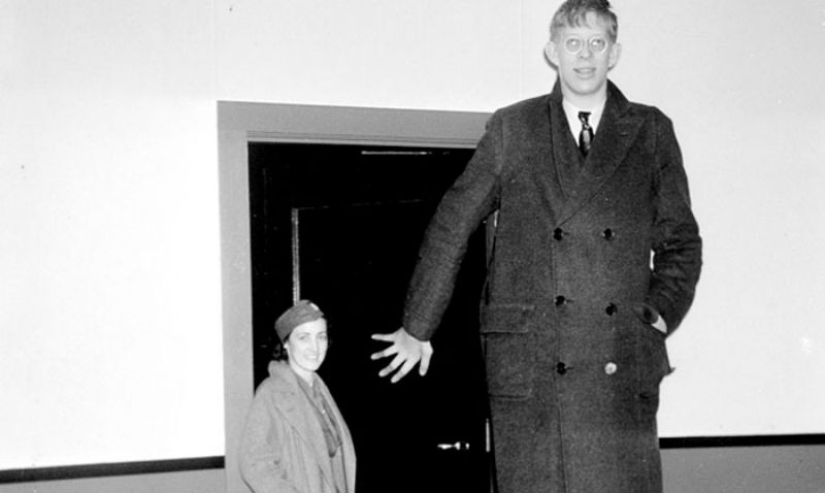 There is a video that shows how big was Robert Wadlow — the tallest man in history