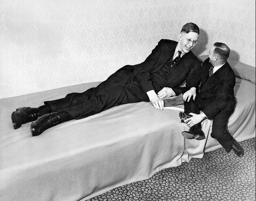 There is a video that shows how big was Robert Wadlow — the tallest man in history