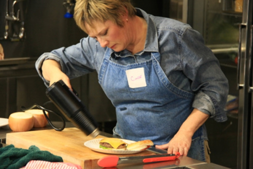 There&#39;s a pear hanging, you can&#39;t eat it: how food is photographed for advertising